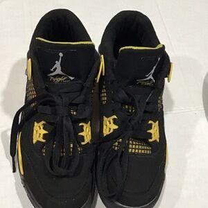 Air Jordan Retro Thunder 2019 size 6.5 Black and Yellow Sneakers
